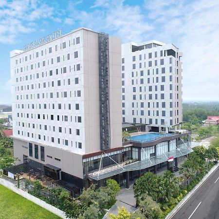 Prime Park Hotel & Convention Pekanbaru Exterior photo
